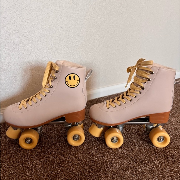 Iconic Smiley face Retro roller Skates | Altar'd State size 8 like new! yellow - Picture 9 of 9